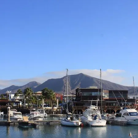 Βίλα In Playa Blanca Sleeps 6 Includes Swimming Pool And Air Con 8 *