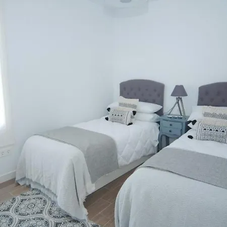 In Playa Blanca Sleeps 6 Includes Swimming Pool And Air Con 8 Villa Playa Blanca (Lanzarote)