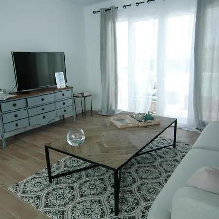 In Playa Blanca Sleeps 6 Includes Swimming Pool And Air Con 8 * Playa Blanca (Lanzarote)
